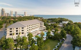 ครอส พัทยา พระตำหนัก (SHA Certified)